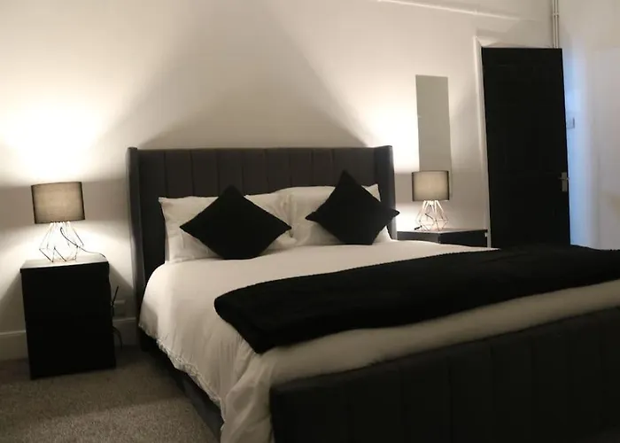 Modern 2 Bed Flat Southampton- Close To Central Station & Shops