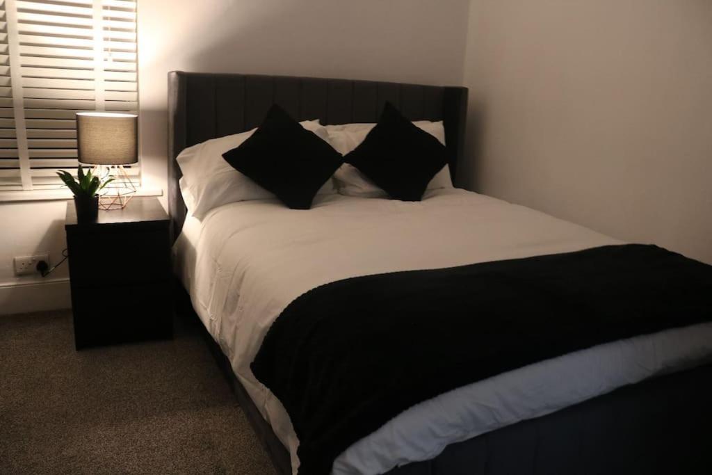 Apartment Modern 2 Bed Flat Southampton- Close To Station & Shops Southampton