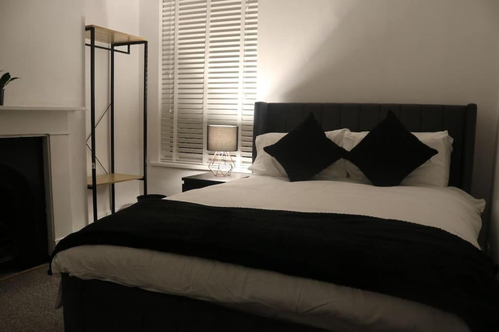 Apartment Modern 2 Bed Flat Southampton- Close To Station & Shops