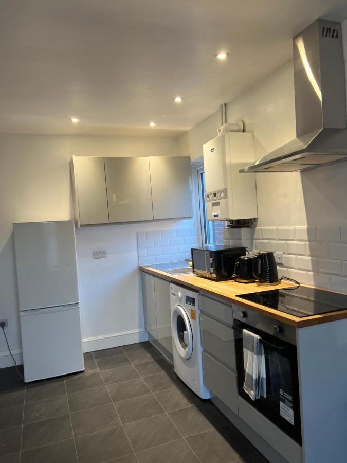 Apartment Modern 2 Bed Flat Southampton- Close To Station & Shops *